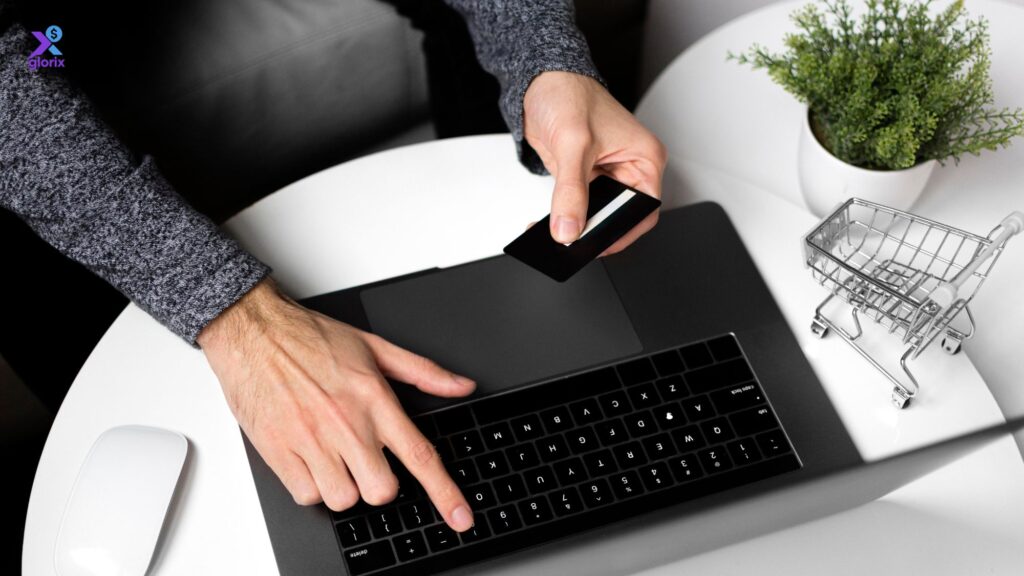 Person using a laptop and credit card to build a credit score in the USA